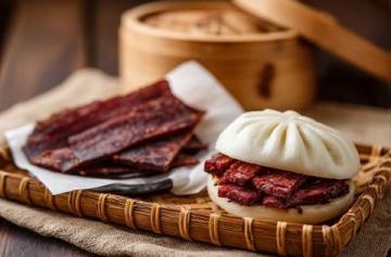 如何制作經典紅豆沙粽和鮮肉蛋黃粽？詳細步驟分享