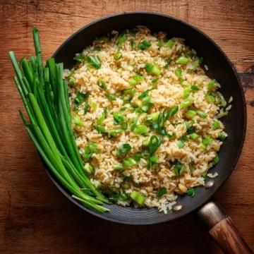 夏日必備清爽美食：簡單幾步做出美味蔥油手撕雞