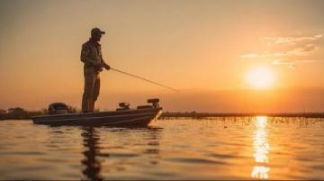 解析夜釣與白天垂釣的優劣對比：魚類習性、環境因素、季節影響全面分析