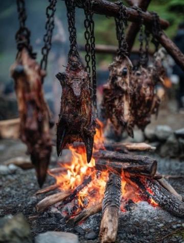 探秘新密美食夜市:文昌大公雞與炭火羊排的魅力