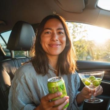 女子駕車遇查酒駕,吹氣后紅燈亮起竟是因吃荔枝!