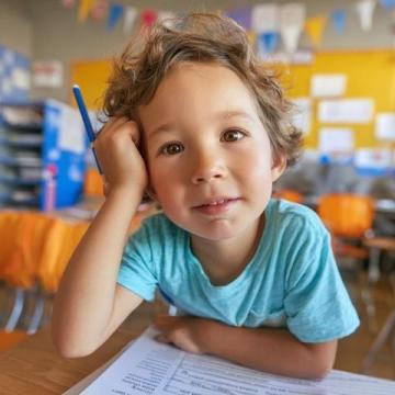 孩子幼兒園就該學(xué)一年級知識嗎？快樂童年與壓力教育的糾結(jié)，求支招！