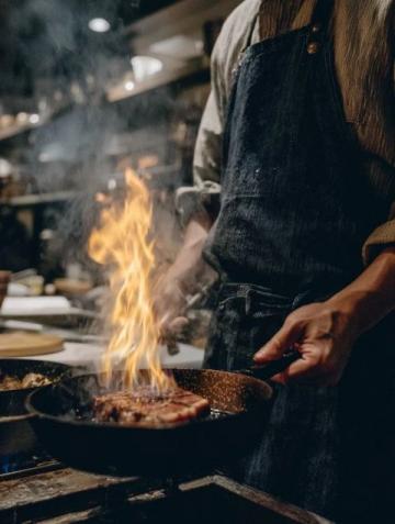 探秘新密美食夜市:文昌大公雞與炭火羊排的魅力