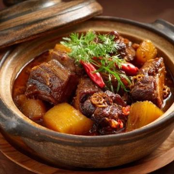 廣東潮汕傳統(tǒng)名菜：獅頭鵝的醇香鹵制技藝