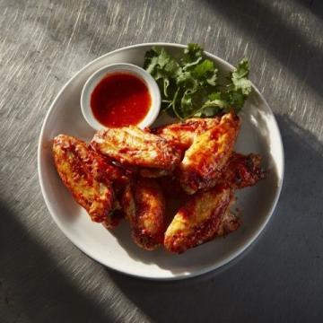 香酥炸雞翅外酥里嫩,一口咬下滿滿的幸福感!