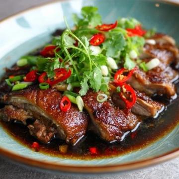 用冰糖還是白糖？紅燒肉的甜蜜選擇