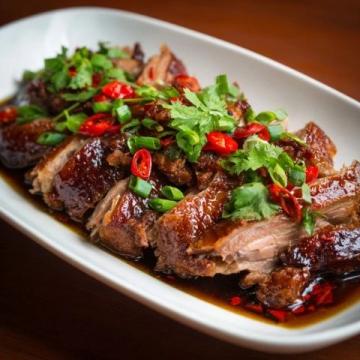 陽(yáng)朔啤酒魚(yú)復(fù)刻秘籍:鮮辣美味的魚(yú)肉料理與啤酒的完美融合