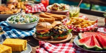 暑假時光：與我的飯搭子重逢的美食之旅