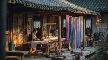 湖州是一座具有2300多年歷史的江南古城，有絲綢之府，魚米之鄉，文化之邦的美