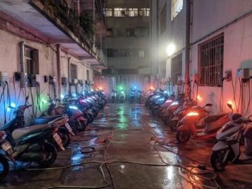 杭州深巷藏著一家被外賣平臺"通緝"的米粉店,每當夜幕降臨