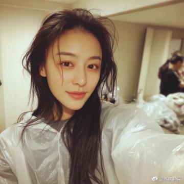 陸毅帶全家游都江堰女兒丹頂鶴長腿吸睛網友盼添帥兒