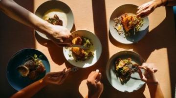 五步打造'好好吃飯': 專注飲食、傾聽身體、個性選擇、儀式感與心理調適