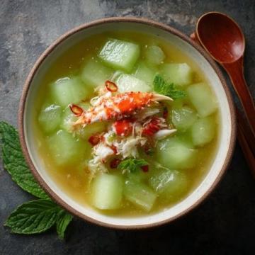 夏日必備清爽美食：簡單幾步做出美味蔥油手撕雞