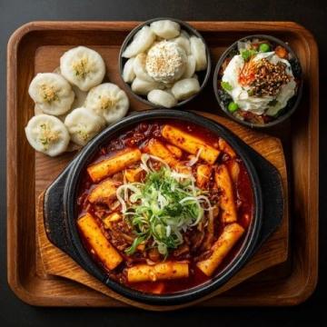 陳師傅的清晨芭蕉莖與扣肉傳奇，古早味在老街口的傳承