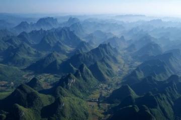 岳麓山：長(zhǎng)沙市標(biāo)志、湖湘文化之鄉(xiāng)和旅游熱點(diǎn)