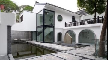 金寨蔚藍(lán)海岸度假山莊在安徽省六安市金寨縣油坊店鄉(xiāng)龔沖村,有一處度假勝地——