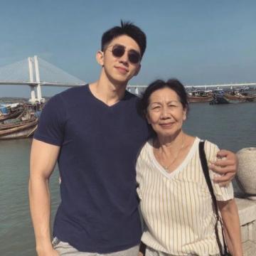 李大姐喜迎婆婆89歲壽辰,攜夫返鄉探親孝心滿滿