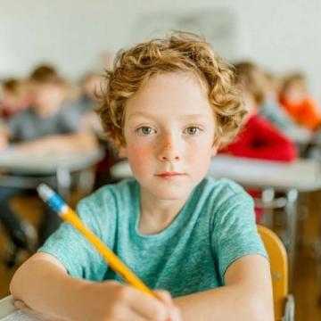 孩子幼兒園就該學(xué)一年級知識嗎？快樂童年與壓力教育的糾結(jié)，求支招！