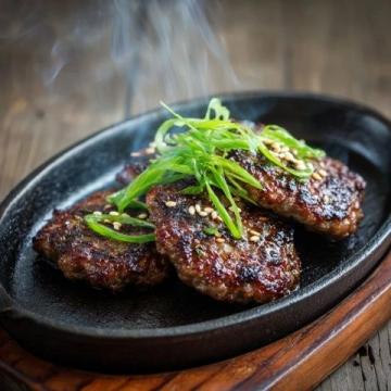 爆款標題芹菜炒牛肉，一道鮮香四溢的健康佳肴