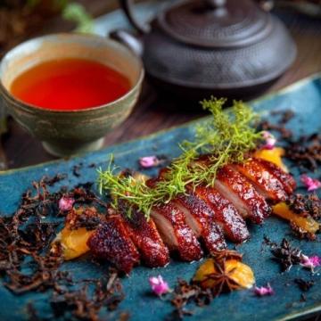 阿秋美食記：烤豬肉香芋盛宴與芹菜鮮肉的美味邂逅