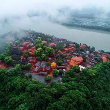 小眾旅游地廣西巴馬三天兩夜經濟型旅游攻略，聚焦長壽文化、喀斯特秘境和田園風光。