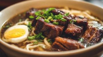 海口城中村里的特色屯昌手工粉:地道口感,精選黑豬肉