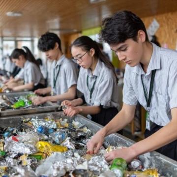 大連二十五中陪餐活動：舌尖上的溫暖與守護