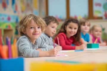 孩子幼兒園就該學(xué)一年級知識嗎？快樂童年與壓力教育的糾結(jié)，求支招！