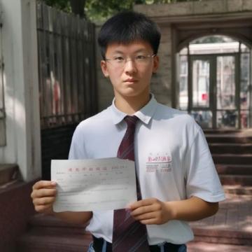 2007年,一理科生,高考成績492,當(dāng)時(shí)四川二本線475,超過二本線17分