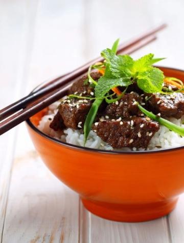 宅家過年吃美食!蘿卜絲炒牛肉和水煎包,營養又好吃!