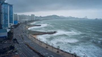 一口入魂美食炸彈在中國北方的海岸線上，青島像一顆鑲嵌在黃海之濱的明珠