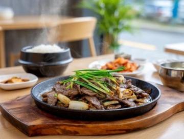 舌尖大師鐵板鍋:大學城里的熱門美食打卡地