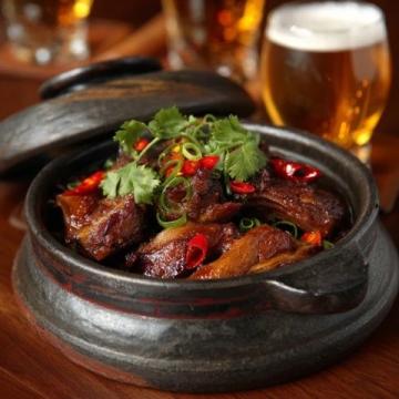 陽(yáng)朔啤酒魚(yú)復(fù)刻秘籍:鮮辣美味的魚(yú)肉料理與啤酒的完美融合
