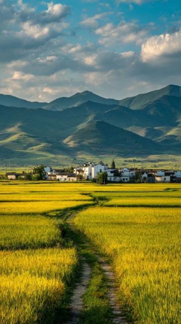 臺(tái)灣風(fēng)光旖旎，人文與美食獨(dú)具特色