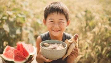 美食的白月光(童年白月光美食的回歸：時光與味道的重逢)