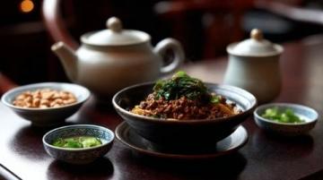陜西特色美食：蒜香紅油褲帶面，家常做法詳細教程