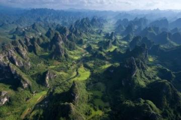 小眾旅游地廣西巴馬三天兩夜經濟型旅游攻略，聚焦長壽文化、喀斯特秘境和田園風光。