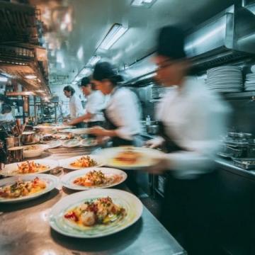 為何餐飲業今年如此艱難?:經濟壓力、消費習慣轉變與外賣沖擊的多重困境