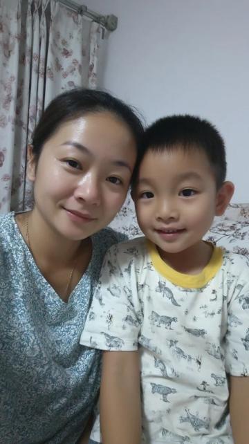 浙江暖心一幕：收費員為司機孩子遞熱水，溫暖人心