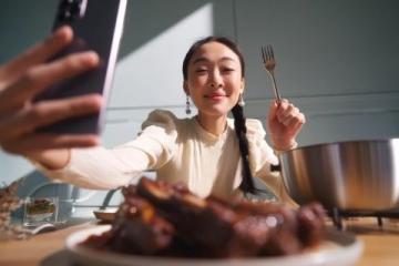 抖音餐飲文案秘籍：揭秘爆款技巧，打造信任與共鳴！