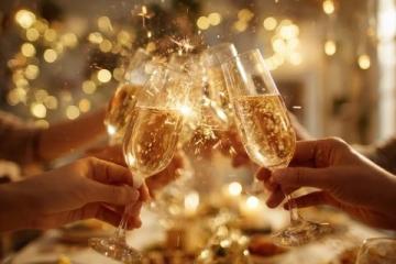 新年臨近，家家戶(hù)戶(hù)忙于準(zhǔn)備豐盛年夜飯