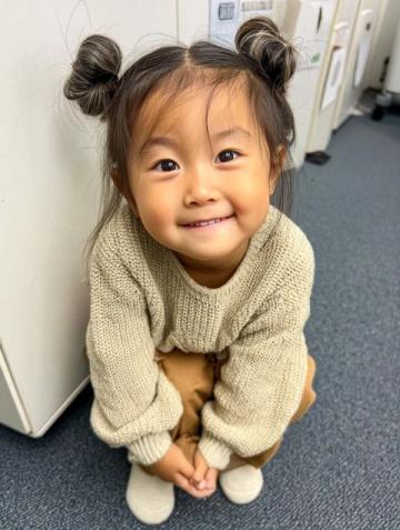 謝浩男媽媽許健華成功回歸，帶小女兒上學,還展示廚房神器