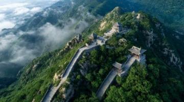 岳麓山：長(zhǎng)沙市標(biāo)志、湖湘文化之鄉(xiāng)和旅游熱點(diǎn)