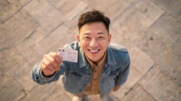出行必備：身份證+學生證/老年證，輕松享受旅途優惠與舒適