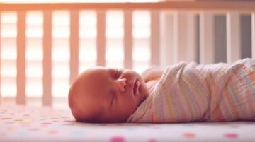 嬰幼兒睡眠安全全攻略：床墊選擇、睡姿調整與環境打造(必看！)