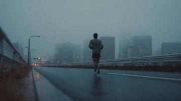 清晨去跑步，天下起了雨