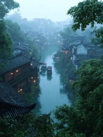 重慶打卡攻略：千與千尋的奇幻之旅