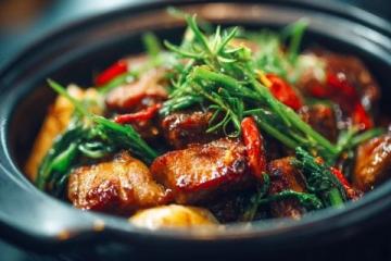 百色市的特色美食豐富多樣，以下是一些具有代表性的美食