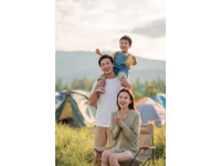 適合發(fā)朋友圈的親子文案~文案1、山川湖海，天地與愛(ài)，我們和你