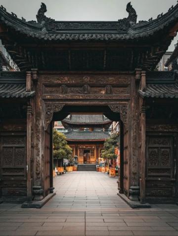 開封是一座歷史文化悠久的城市,以下是一份2天的旅游攻略